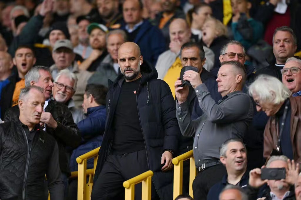 Première défaite de Manchester City, victoire inattendue des Wolves et leçons de Guardiola